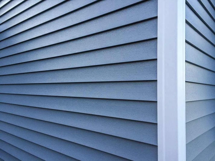 close-up-on-insulated-vinyl-siding