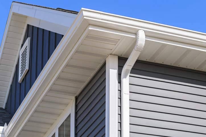 Benefits of Seamless Gutters Over Regular Gutters